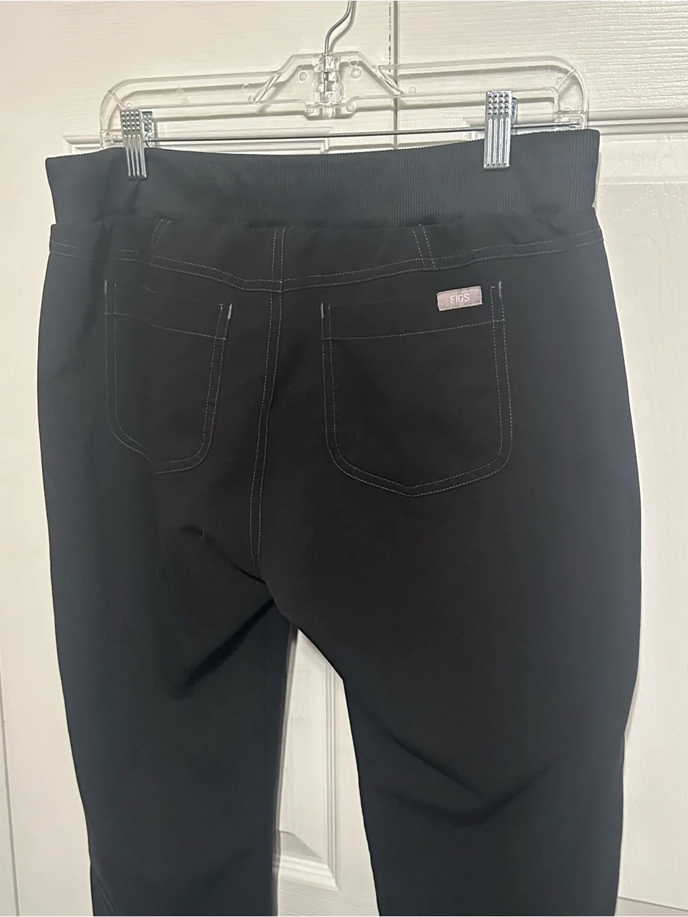 FIGS | “Tansen” Black 5 Pocket Scrub Joggers - Men’s Medium